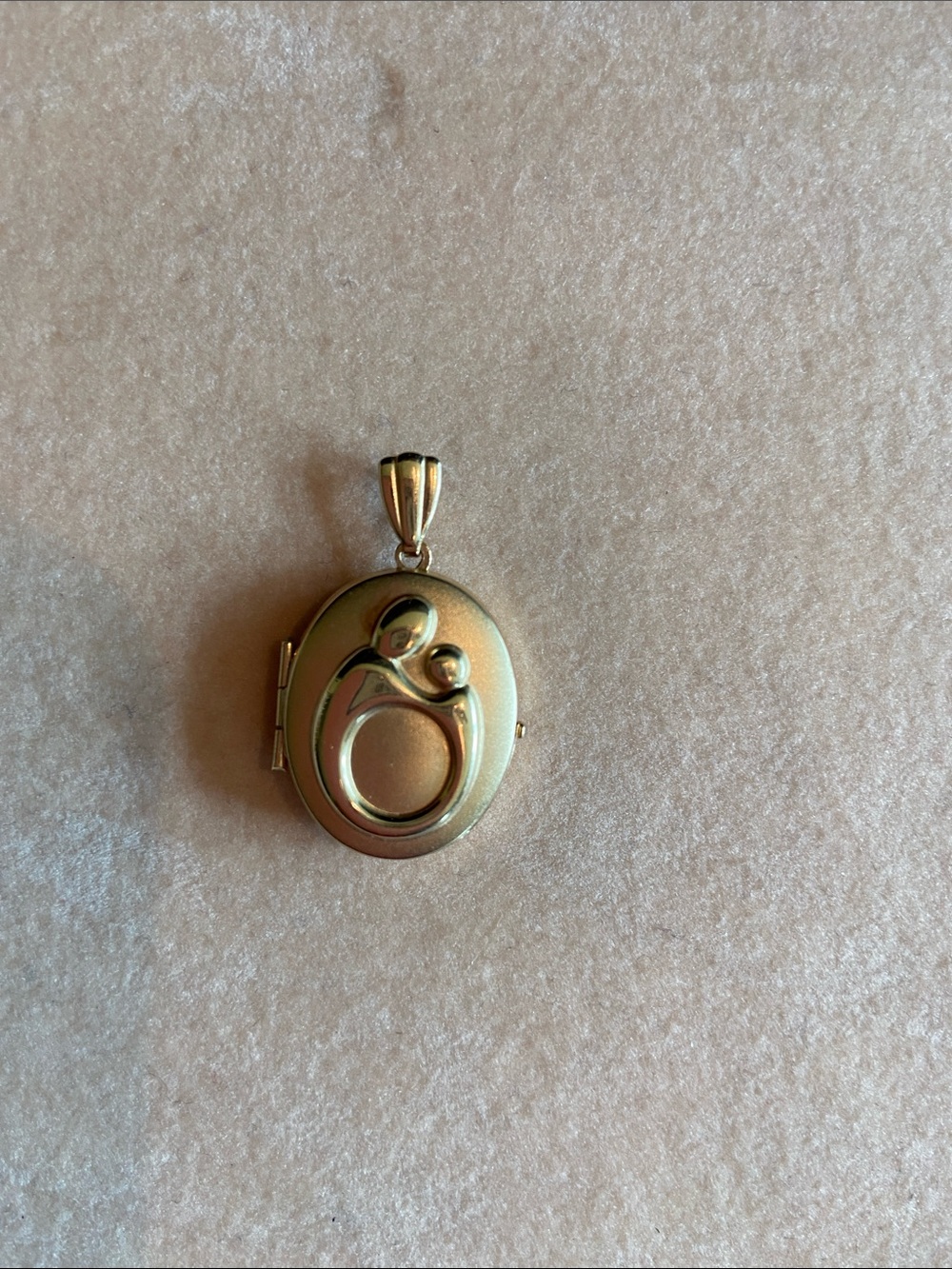 Lovely 14K Solid Gold Mother and Child Circular Union Locket.